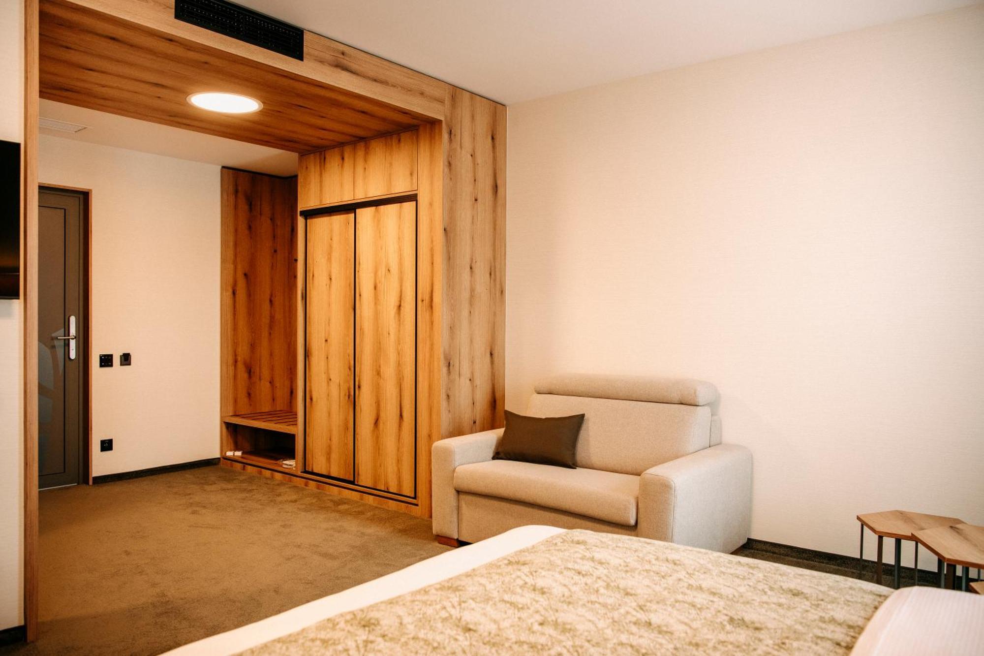 Rm Hotel Wellness & Congress Prievidza Exterior foto